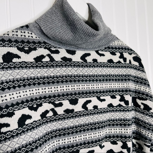 JOHN & JENN | GREY & BLACK TURTLENECK - M - Picture 8 of 15